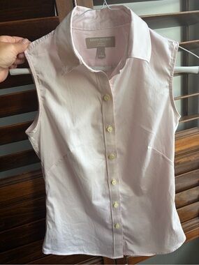 Banana Republic Sleeveless Button-Down Shirt in Pale Pink